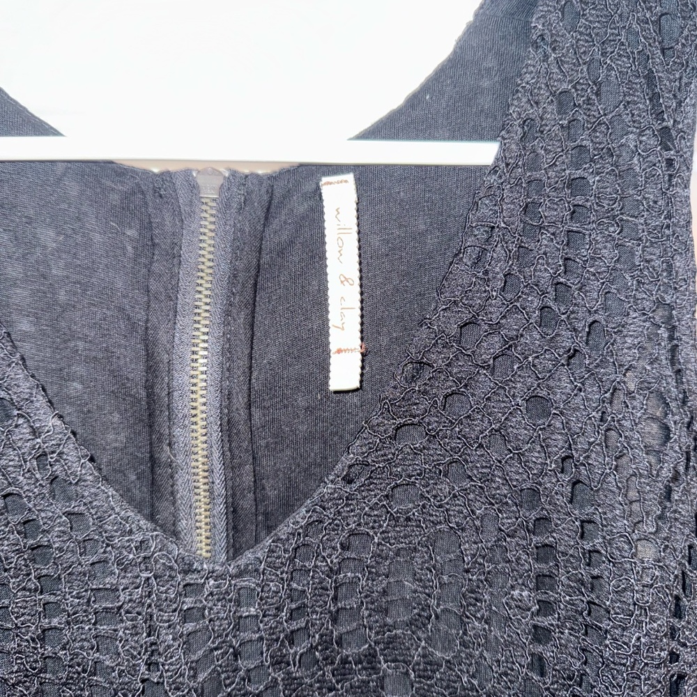 Willow & Clay Black Lace Peplum Tank Top Size Medium - Picture 4 of 8